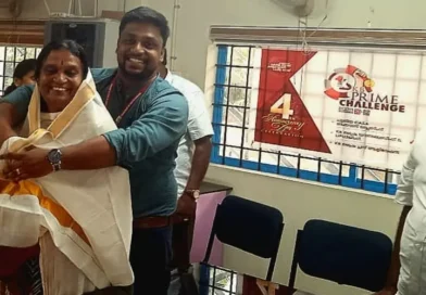അമ്മയ്ക്കും മകനും ആദരവിന്റെ പൊന്നാട ചാര്‍ത്തി കേരള ബാങ്ക്
